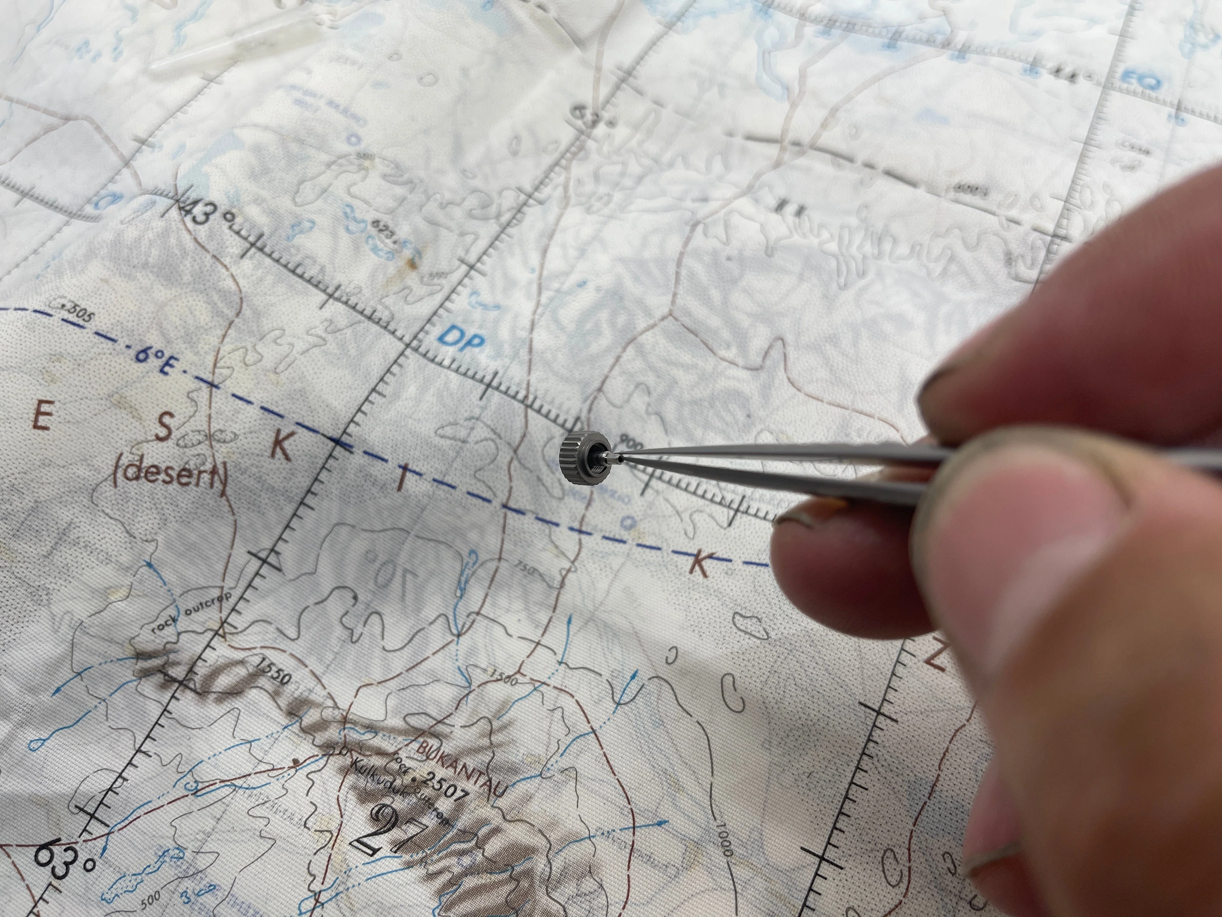 Straight Pineapple Titanium Tweezers - Image 6