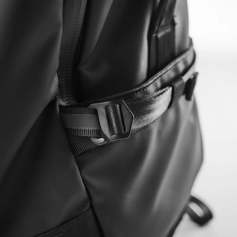 Clamshell 25 Backpack - Image 18