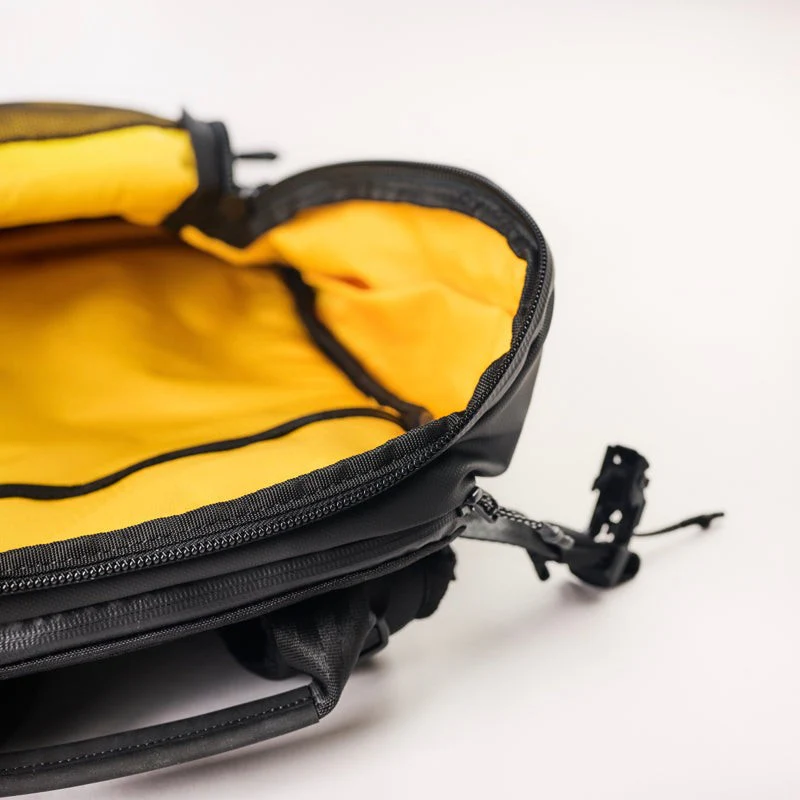 Clamshell 25 Backpack - Image 5