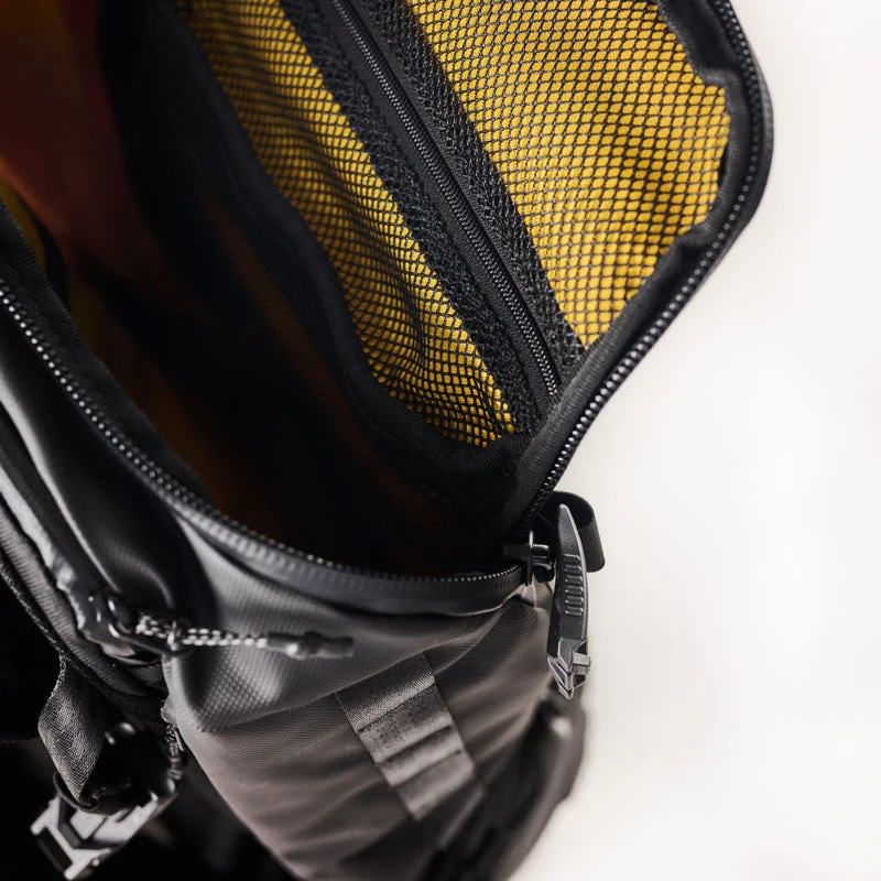 Clamshell 25 Backpack - Image 9