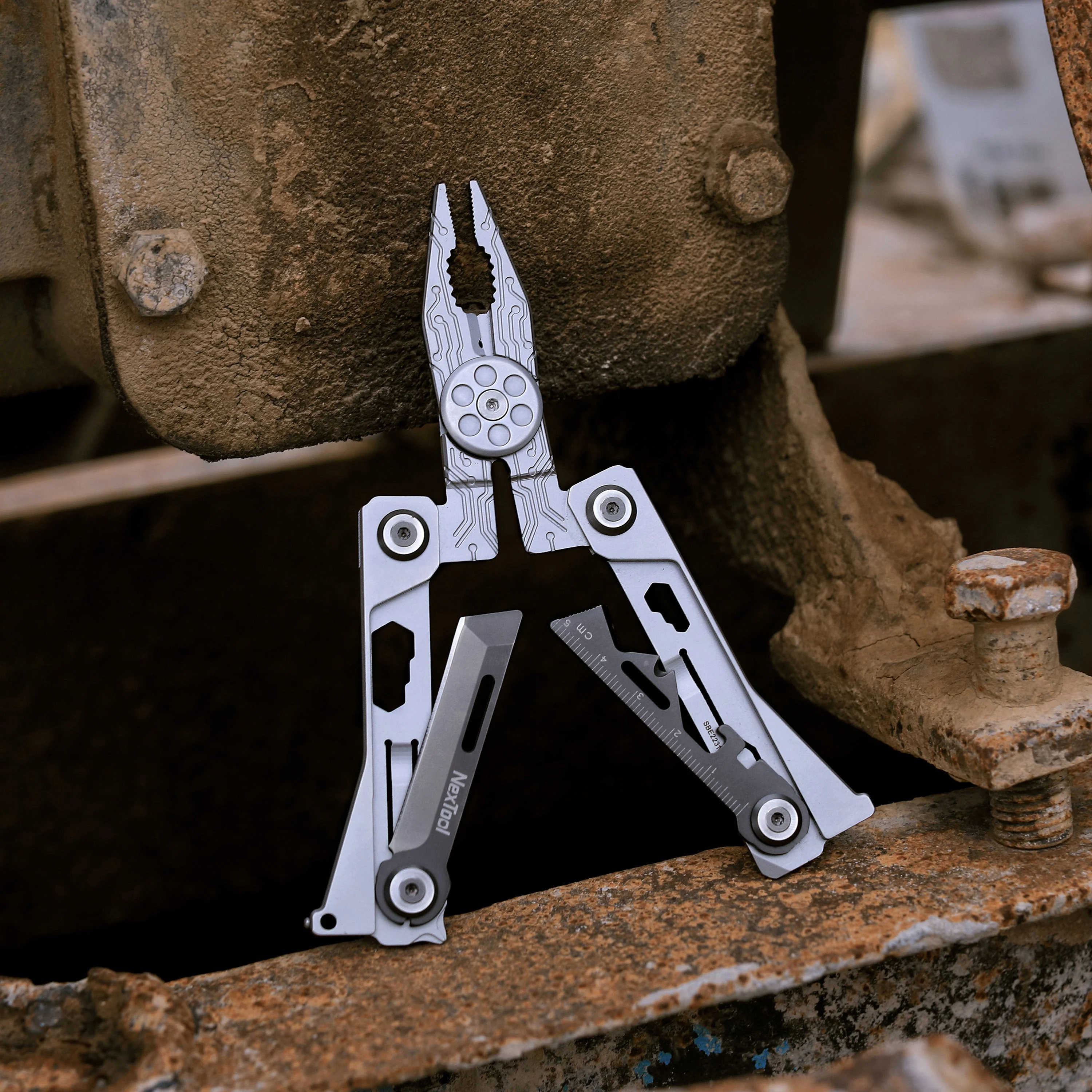 Silver Blade EDC Tool - Image 9