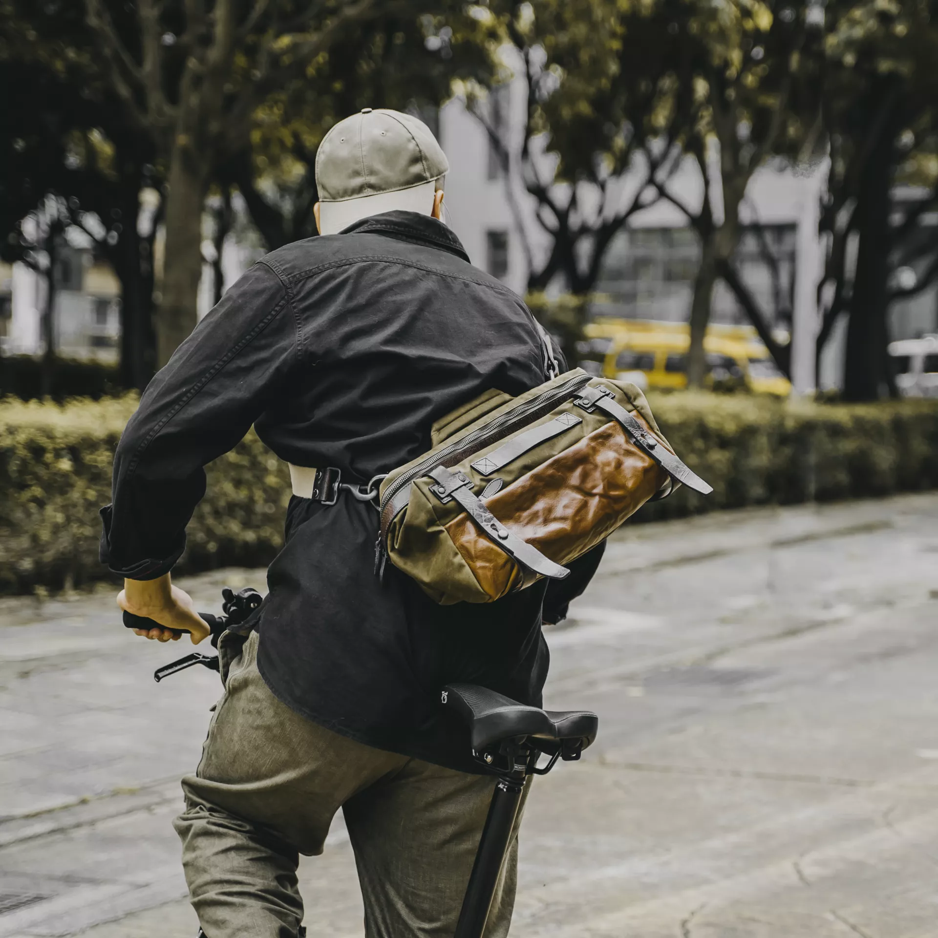 Easy Rider 9.5 L Sling Bag - Image 11