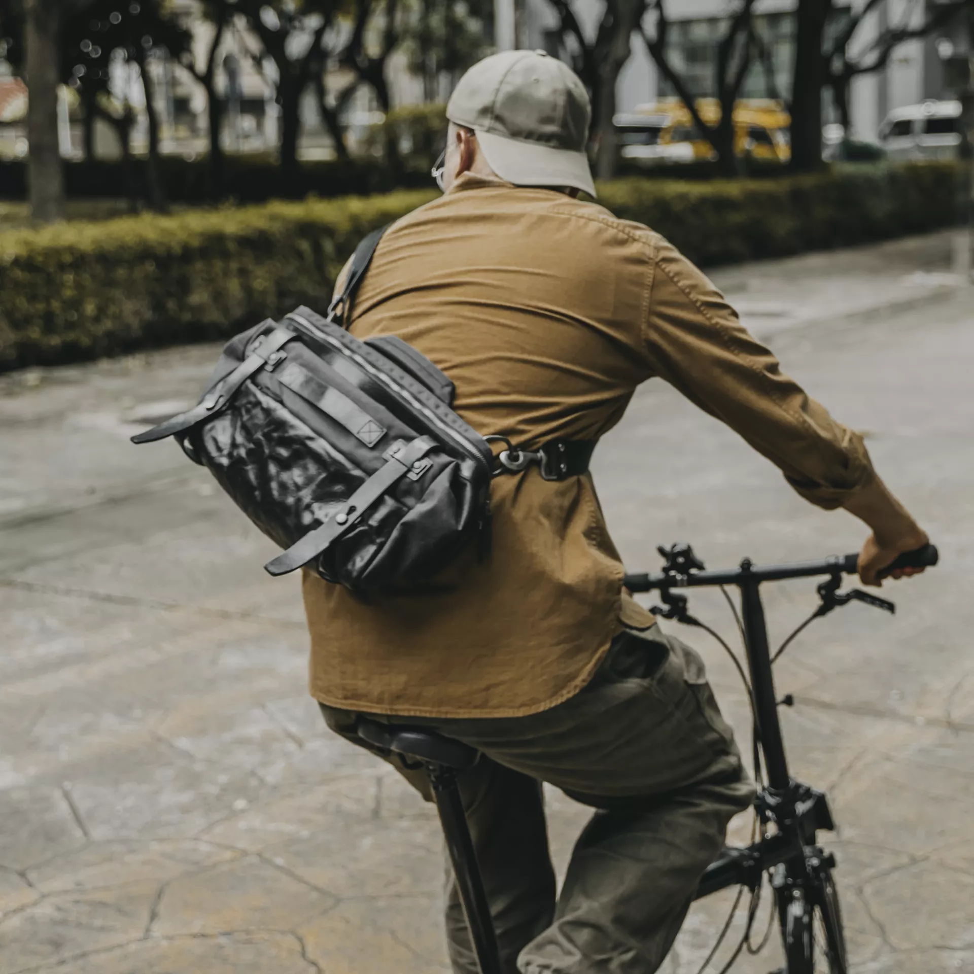 Easy Rider 9.5 L Sling Bag - Image 17