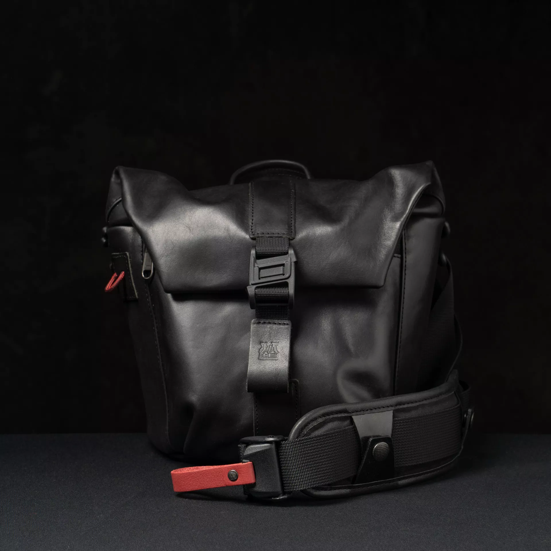 Pilot Leather Travel Camera Bag 3.5 L - Image 8