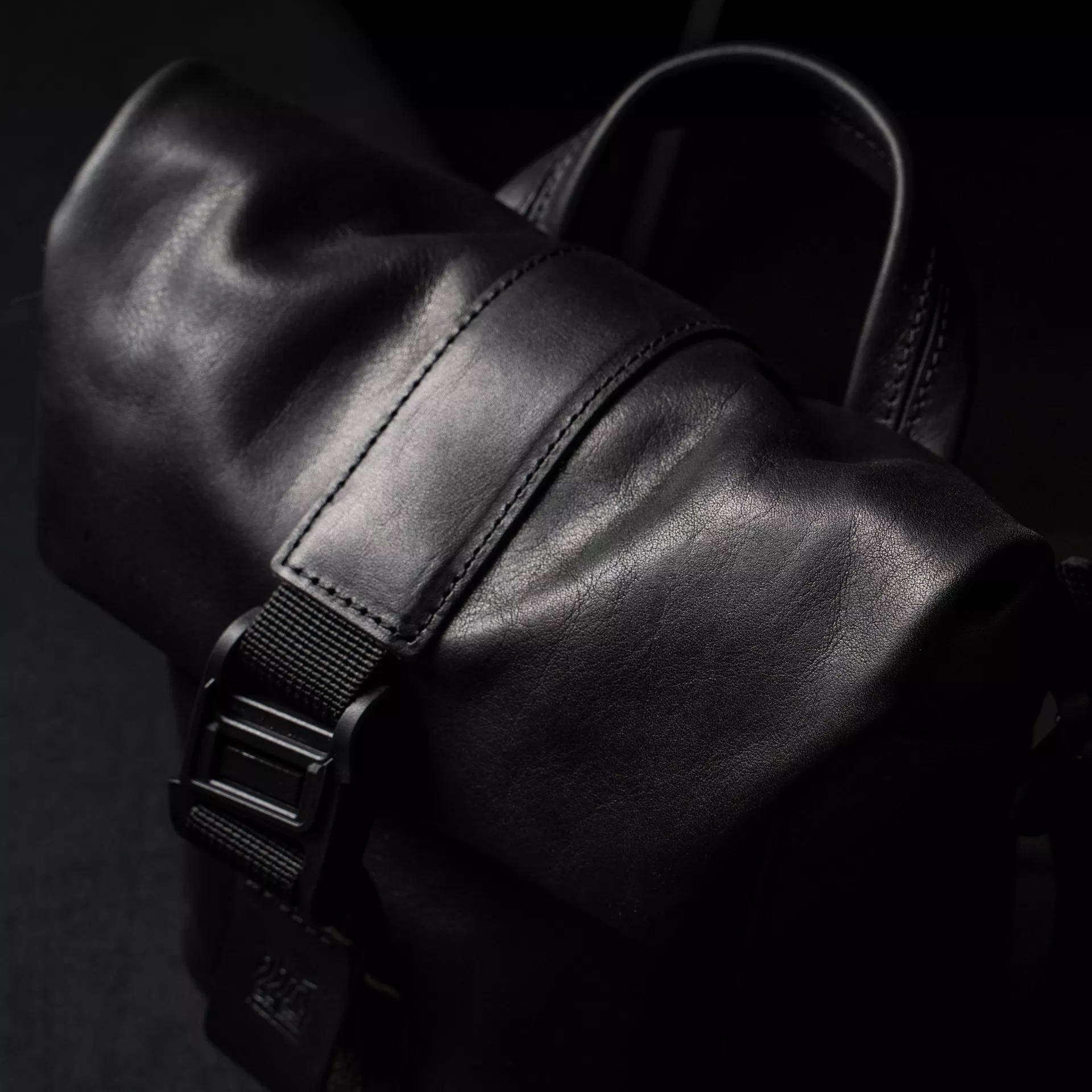 Pilot Leather Travel Camera Bag 3.5 L - Image 9